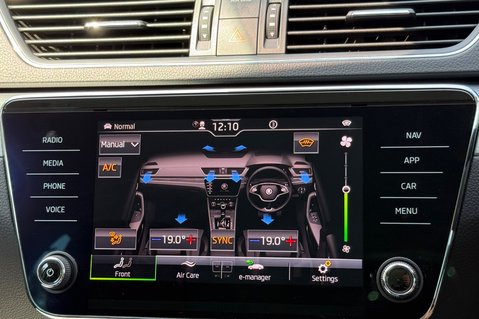 Skoda Superb SE TECHNOLOGY IV DSG - 11 SERVICES AT SKODA -HYBRID AUTOMATIC ESTATE 42