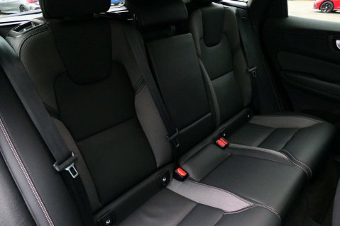 Volvo XC60 2.0 XC60 R-Design B4 MHEV AWD Auto 4WD 5dr 26