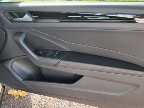 Volkswagen T-Roc R-LINE TSI DSG 26