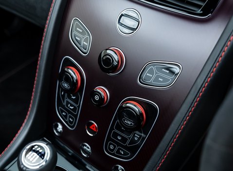 Aston Martin V12 Vantage S Roadster 24