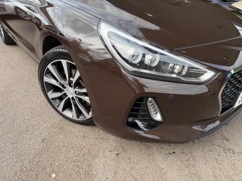 Hyundai i30 1.6 CRDi Blue Drive Premium Euro 6 (s/s) 5dr 11