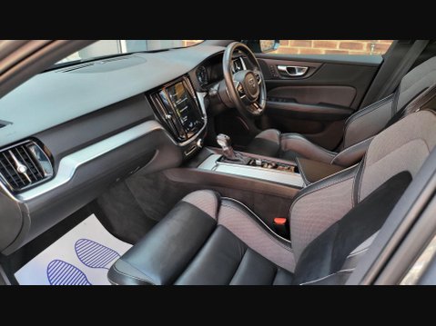 Volvo V60 T4 R-DESIGN PLUS 29