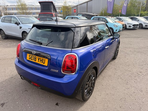 Mini Hatch COOPER 7
