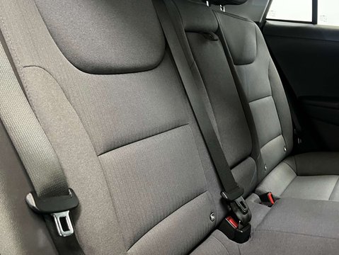 Hyundai IONIQ 1.6 IONIQ First Edition FHEV Semi-Auto 5dr 31