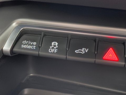 Audi A3 1.4 TFSIe 40 S line Sportback S Tronic Euro 6 (s/s) 5dr (17in Alloys), 13kW 39