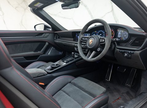 Porsche 911 Targa 4 GTS (992) 16