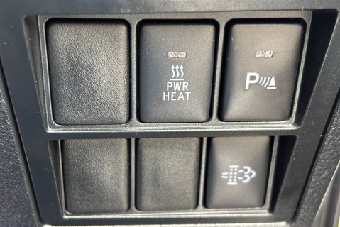 Toyota Hilux Invincible 4WD D-4D Double Cab Pickup 26