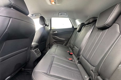 Vauxhall Grandland X 1.6 13.2kWh Business Edition Nav Premium SUV 5dr Petrol Plug-in Hybrid Auto 24