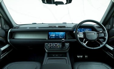 Land Rover Defender 110 D250 First Edition 15
