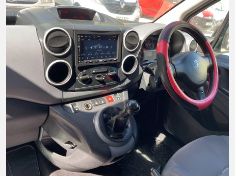 Peugeot Partner 1.6 eHDi 750 SE Panel Van 4dr Diesel Manual L2 (s/s) (134 g/km, 90 bhp) 35