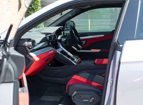 Lamborghini Urus 16