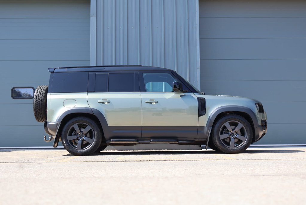 Land Rover Defender 110 D250 HARD TOP SE MHEV styled by Seeker BIG SPEC 7