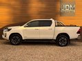 Toyota Hilux 2.8 HI-Luxury Invincible D-4D 4WD Double Cab Auto 4WD 5dr 9