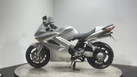 Honda VFR 2001 VTEC ONLY 19K NEW MOT SERVICED SPORTS EXHAUST 800CC 4