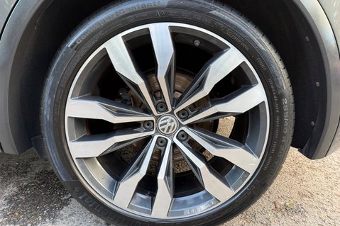 Volkswagen Tiguan R-LINE TDI BMT 4MOTION DSG -RARE LEATHER -DYNAUDIO -TOWBAR -APPLE CARPLAY  74