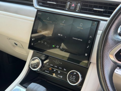 Jaguar F-Pace R-DYNAMIC S 21