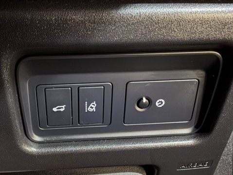 Land Rover Discovery Sport SD4 HSE LUXURY 26