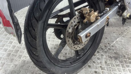 Honda CBR CBR125 2005 40K PROJECT BIKE SPARES OR REPAIR 125CC SPORT 27