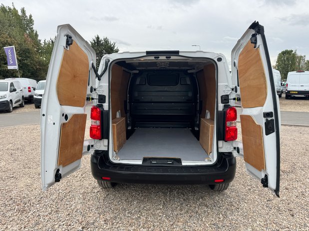 Vauxhall Vivaro SWB L1H1 [SOLD CM] Low Roof 3100 Air Con Sensors EURO 6 NO V 8