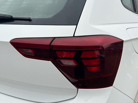 Volkswagen Polo LIFE TSI 19