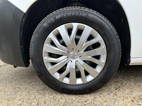 Peugeot Partner BLUEHDI PROFESSIONAL PREMIUM L1 14