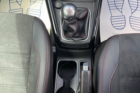 Ford Ecosport ST-LINE DESIGN - 2 OWNERS - FORD SERVICE HISTORY 31