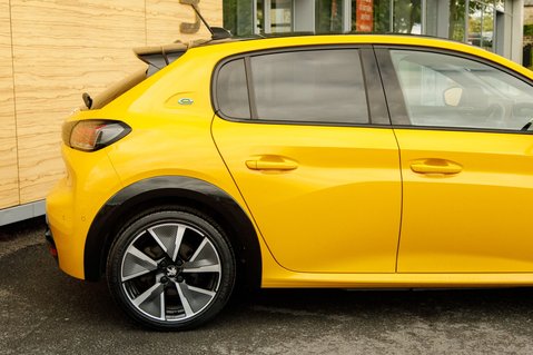 Peugeot 208 GT PREMIUM 8