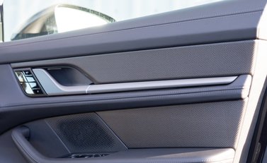 Porsche Taycan Turbo S 26