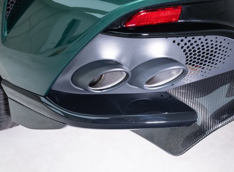 Aston Martin DBX 707 36