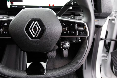 Renault Megane ICONIC 19