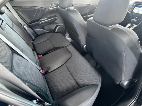 Honda Civic 1.8 i-VTEC SE Plus Tourer Auto Euro 6 5dr (Navi) 34