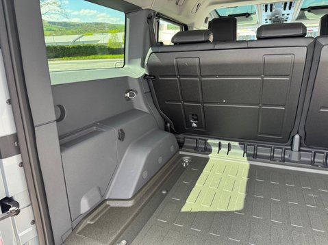 Ineos Grenadier FIELDMASTER EDITION 28