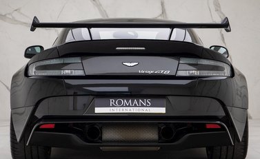Aston Martin Vantage GT8 5