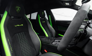 Lamborghini Urus PERFORMANTE 15