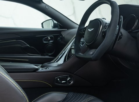Aston Martin DB11 V8 13