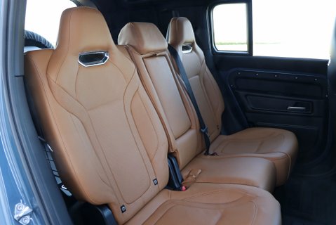 Defender 110 Commercial 10