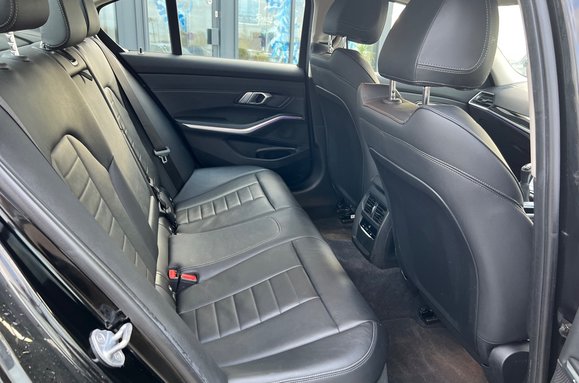 BMW 3 Series 318D SPORT 19