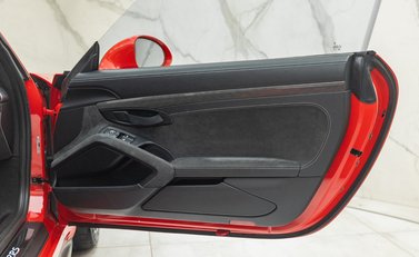 Porsche 911 GT2 RS Weissach (991) 35