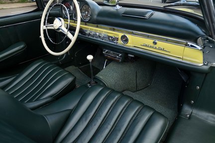 Mercedes-Benz SL Series 300SL Roadster 38