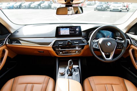 BMW 5 Series 520D XDRIVE SE TOURING 3