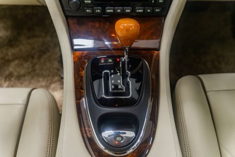 Jaguar XJ 3.0 XJ6 V6 Sovereign Auto 4dr 20