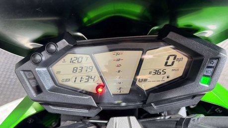 Kawasaki Z 2015 ONLY 8K STUNNING EXAMPLE LONG MOT 800CC NAKED 40