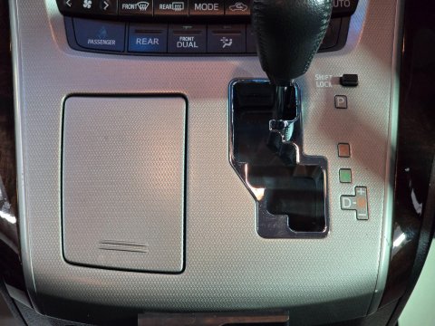 Toyota Vellfire 29