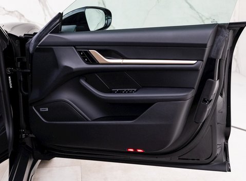 Porsche Taycan 4S Cross Turismo 24