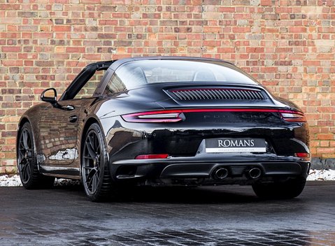 Porsche 911 Targa 4 GTS (991.2) 31