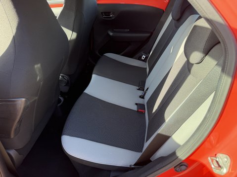 Toyota Aygo 1.0 VVT-i X-Play 5dr x-shift 31