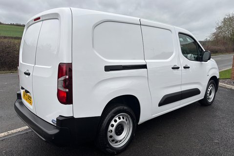 Vauxhall Combo L2H1 2300 Dynamic Panel Van 2