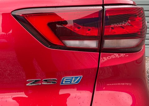 MG ZS EV 72kWh TROPHY 13