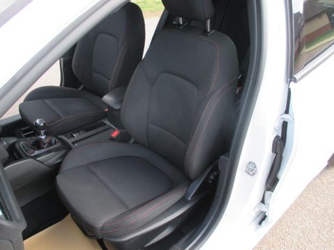 Ford Focus 1.0T EcoBoost ST-Line Euro 6 (s/s) 5dr 26