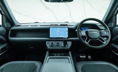 Land Rover Defender 110 V8 P525 Urban 17